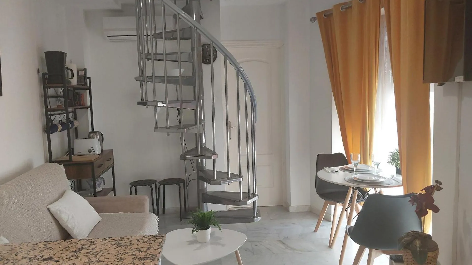 Apartament Atico Acogedor, Centrico Y A 2 Min De La Playa. Fuengirola Hiszpania